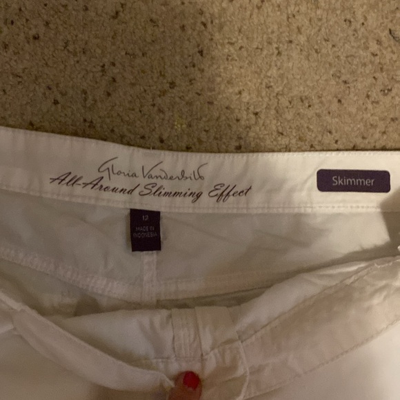 Woman’s Gloria Vanderbilt capris 12 - Picture 2 of 5